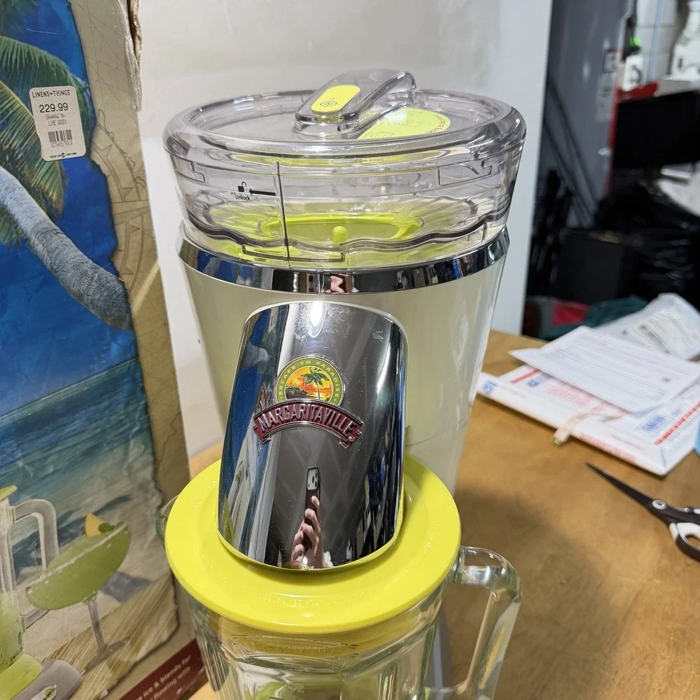 Margaritaville Frozen Concoction Maker DM0500 Bahamas Margarita Machine 450W